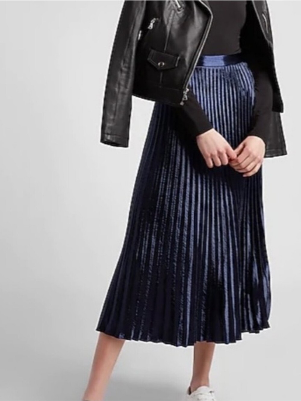 NWT Express Navy Satin Pleated Midi Skirt  High-Waist Flowy Skirt Zip Sz M